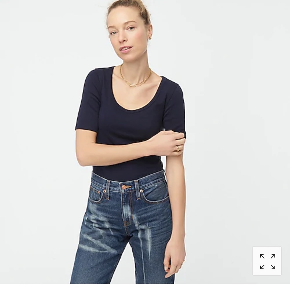 NWT Slim perfect scoopneck T-shirt